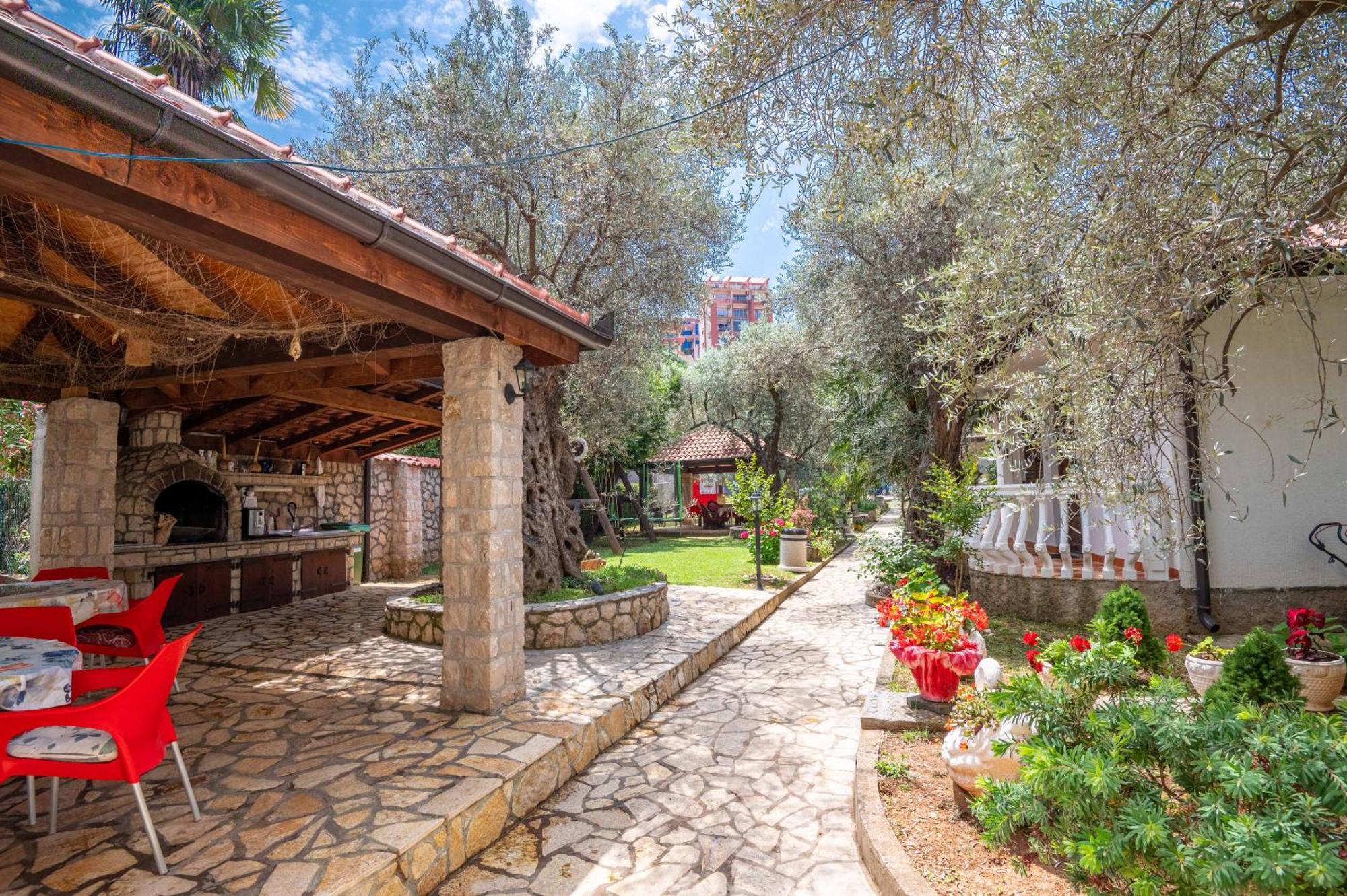 President Bungalows And Apartments Утеха Екстериор снимка