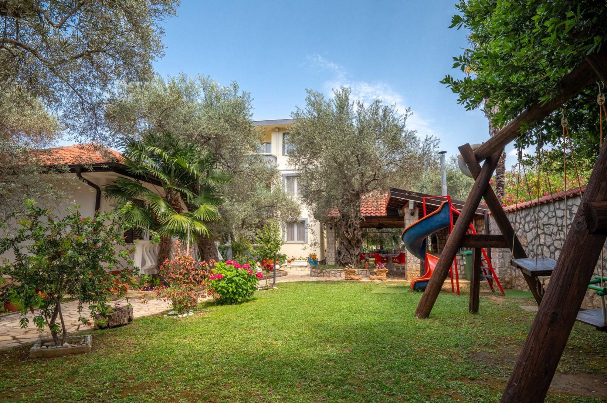 President Bungalows And Apartments Утеха Екстериор снимка