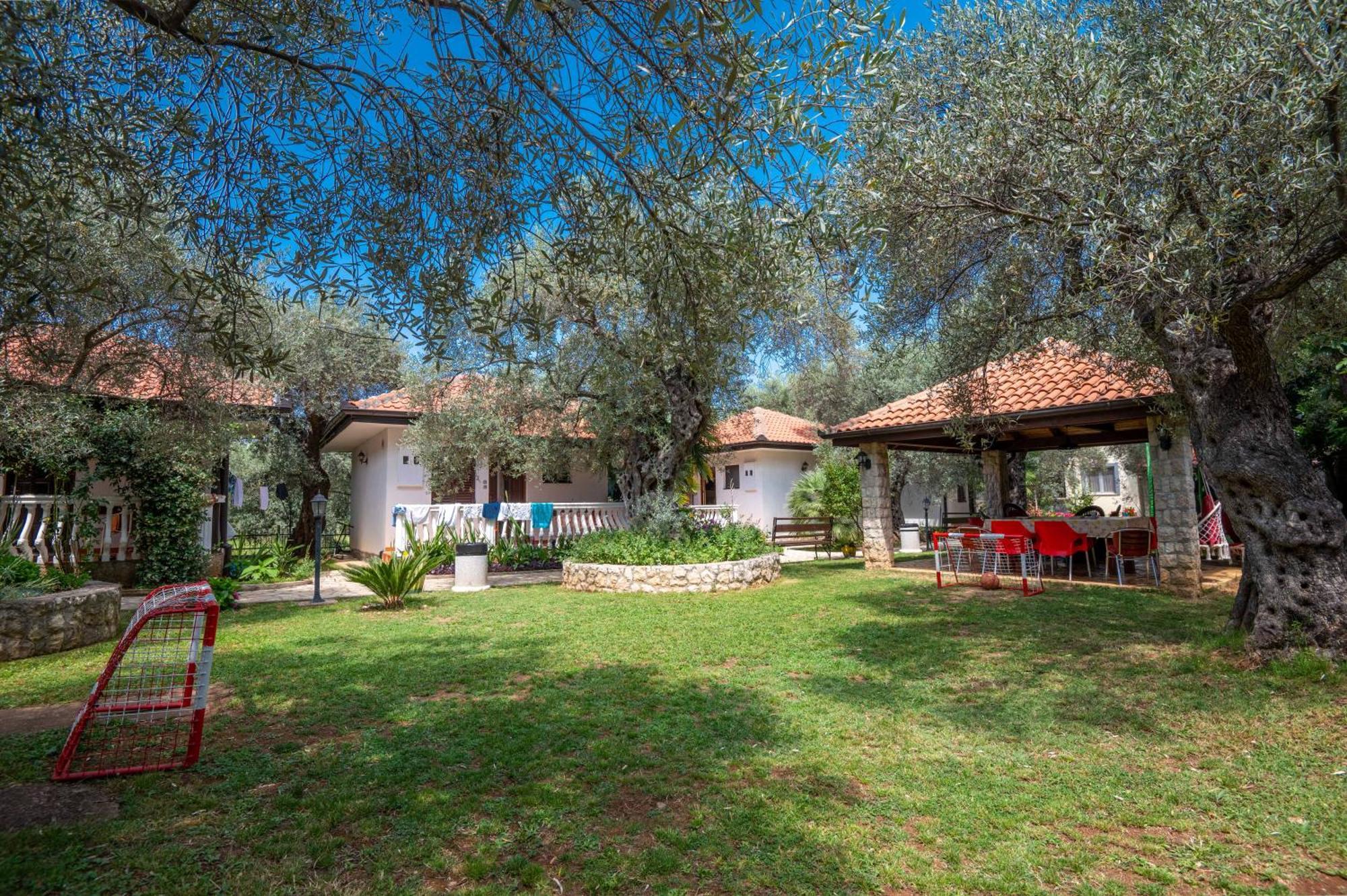 President Bungalows And Apartments Утеха Екстериор снимка